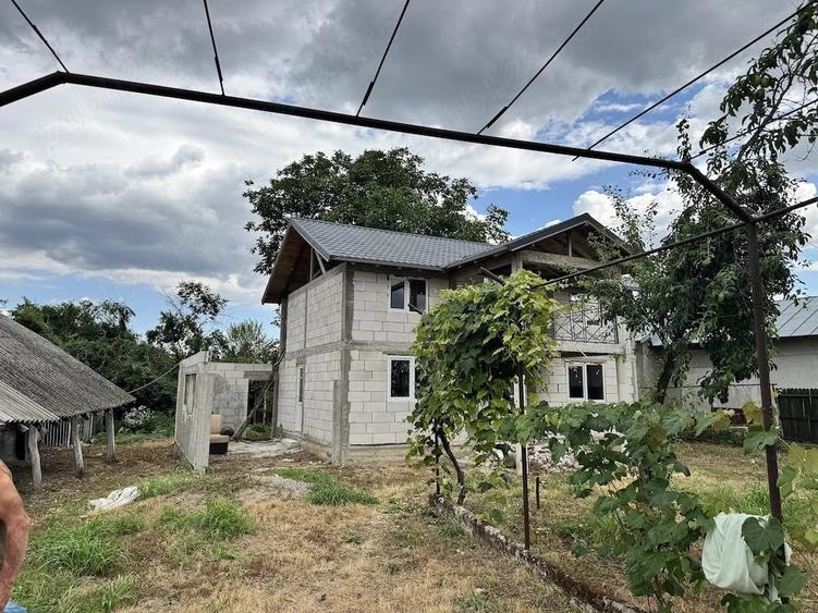 Casă cu 2 camere cu Teren 1034 Mp în Ibrianu