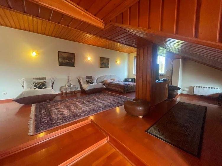 Casă cu 4 camere cu Teren 1500 Mp în Central