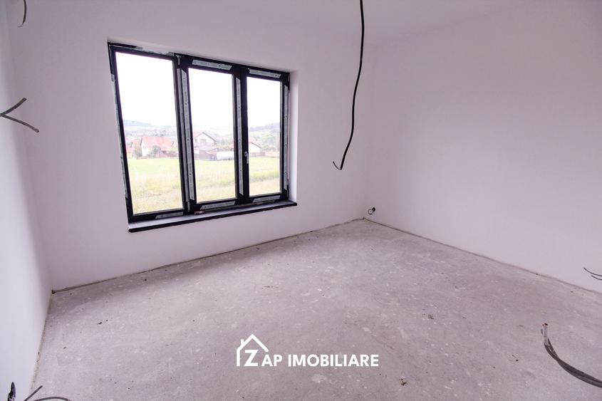 Casă individuală cu 5 camere cu Canalizare în Corunca