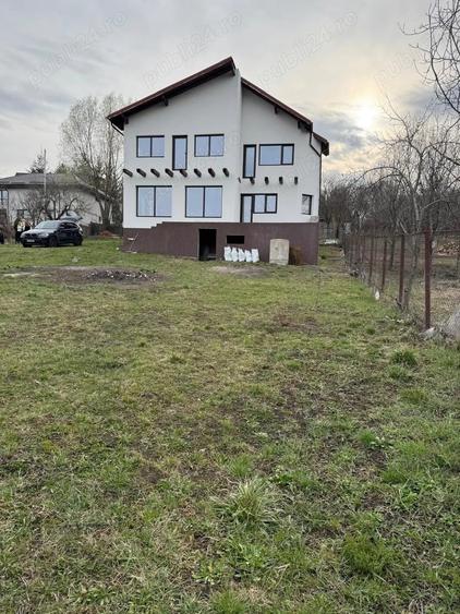 Casă cu 6 camere în Breaza de Sus