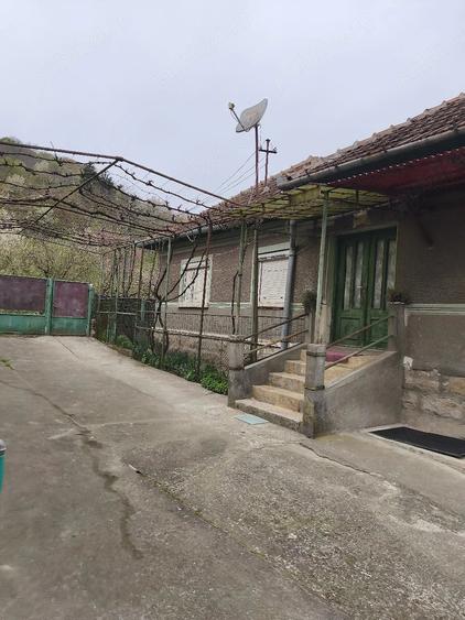 Casă cu 3 camere cu Teren 700 Mp în Hărău