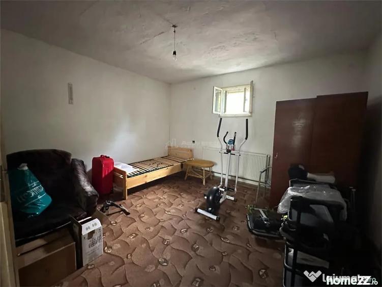 Casă cu 3 camere cu Teren 1438 Mp în Central