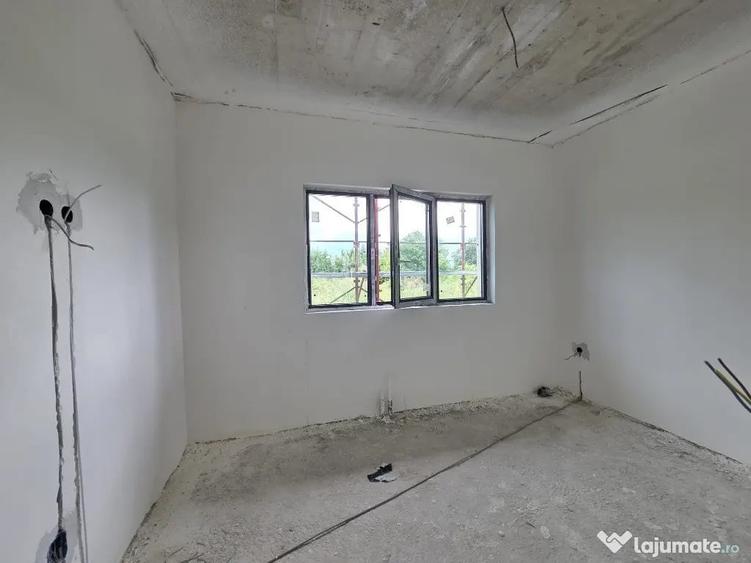 Casă cu 6 camere cu Teren 615 Mp în Vernești