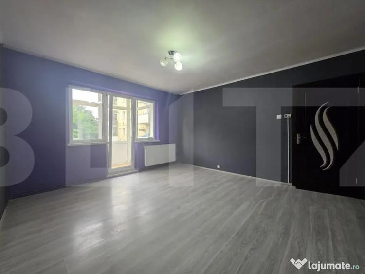 Apartament cu 3 camere semidecomandat în Ciucului