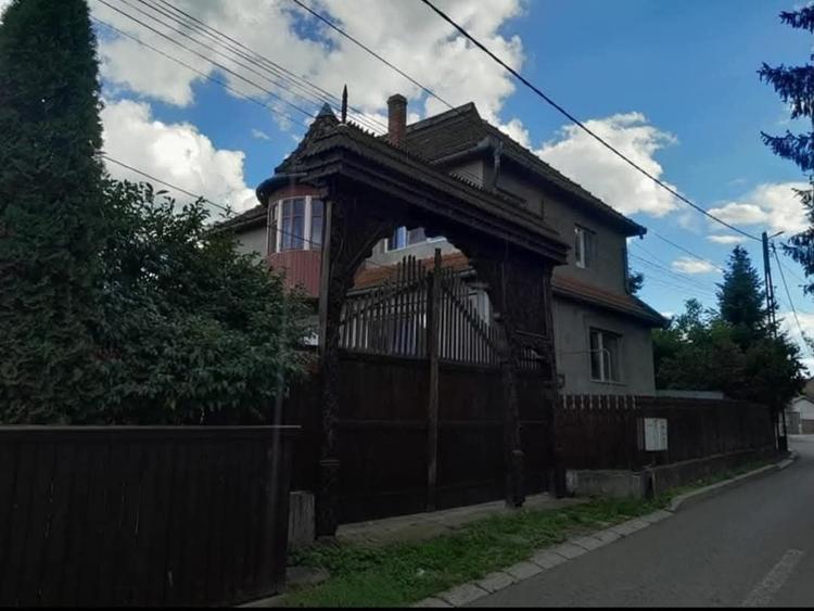 Casă cu 4 camere cu Teren 323 Mp în Central