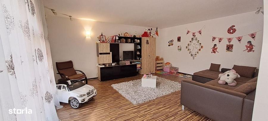Casă cu 4 camere în Stoenești