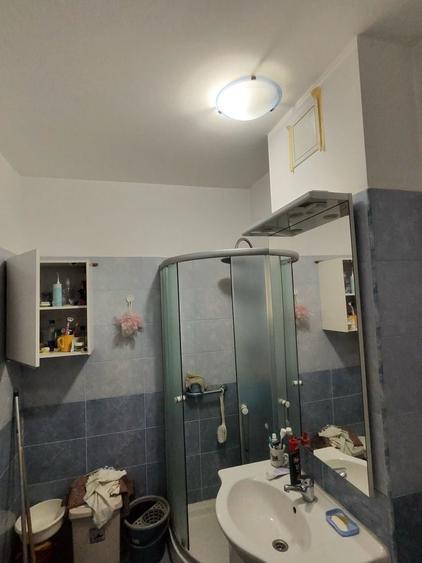 Apartament cu 3 camere decomandat, mobilat în Berceni