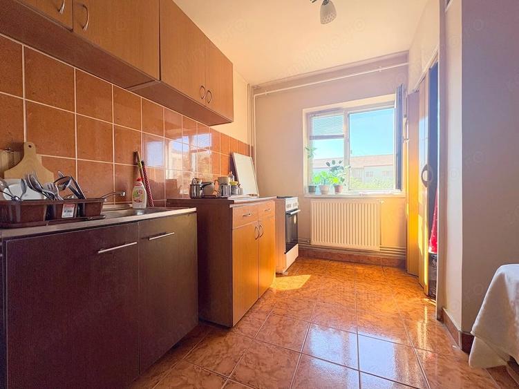 Apartament cu 3 camere decomandat în Aradului