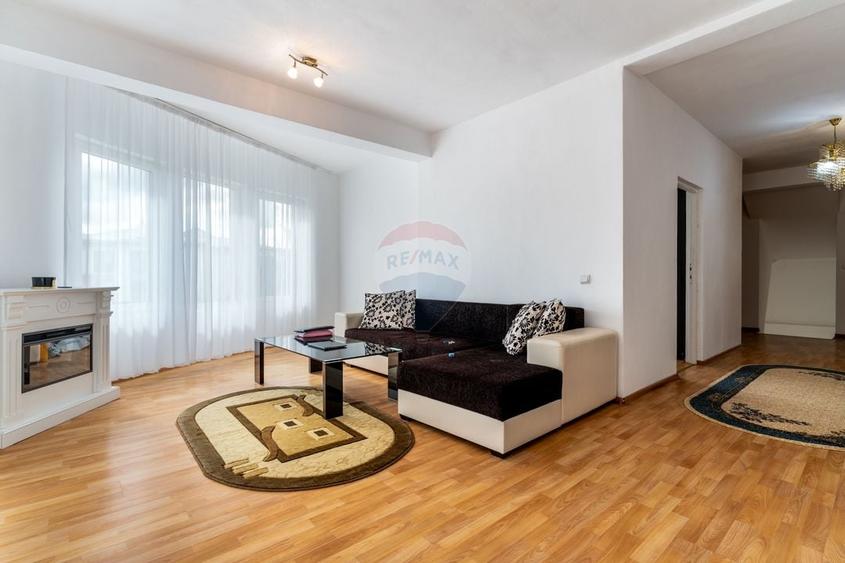 Casă individuală cu 10 camere cu Teren 629 Mp în Dâmbul Rotund