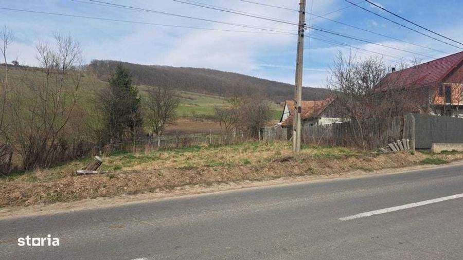 Teren de 400 mp, în Vâlcele