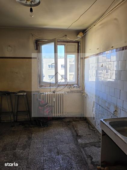 Apartament cu 3 camere semidecomandat în Titan