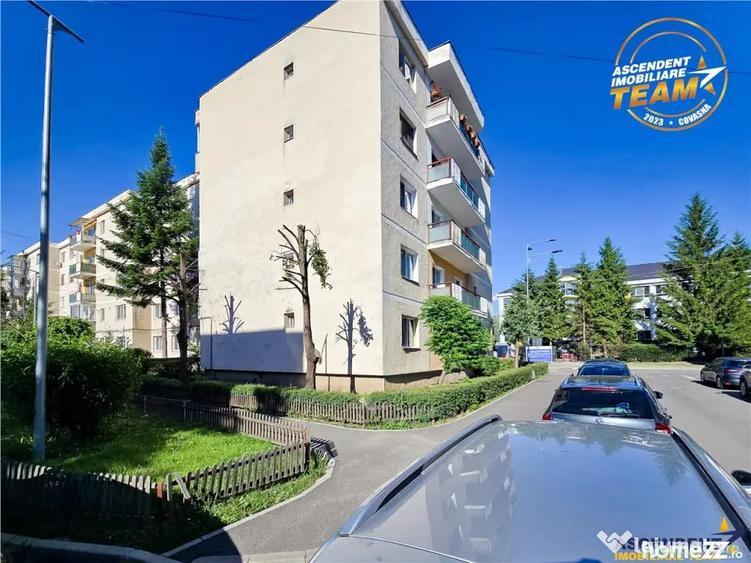 Apartament cu 4 camere decomandat în Central