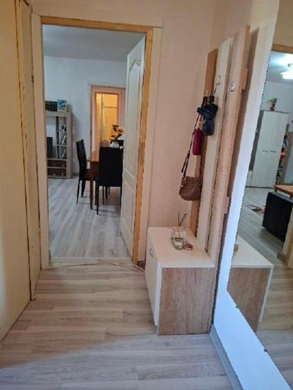 Apartament cu 2 camere semidecomandat în