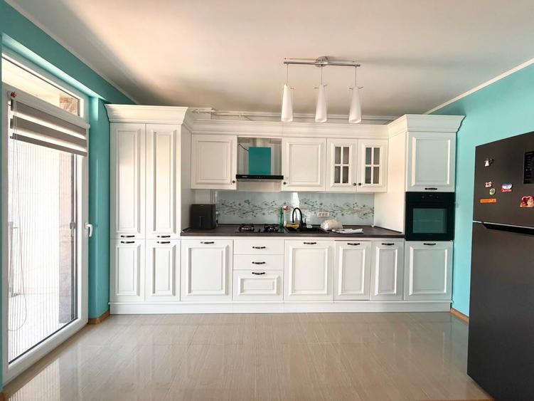 Apartament cu 3 camere decomandat, mobilat în Aradului