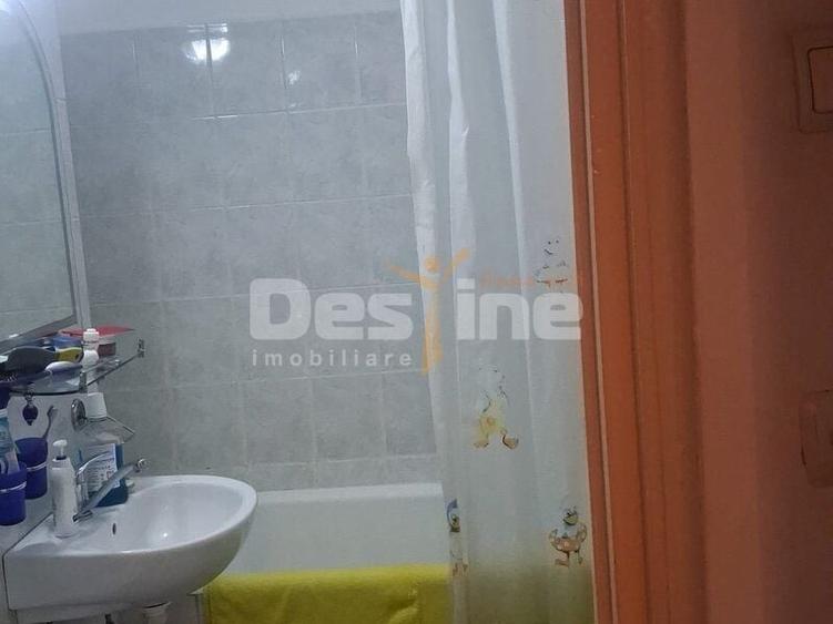 Apartament cu 3 camere decomandat în Drumul Taberei