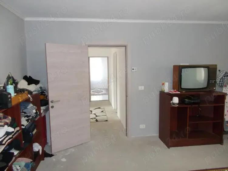 Casă cu 3 camere cu Teren 1439 Mp în Ronaț