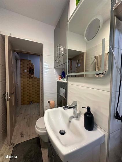 Apartament cu 2 camere nedecomandat în 14 Mai