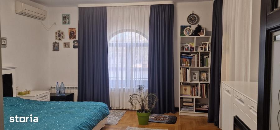 Casă cu 4 camere cu Teren 1000 Mp în Central