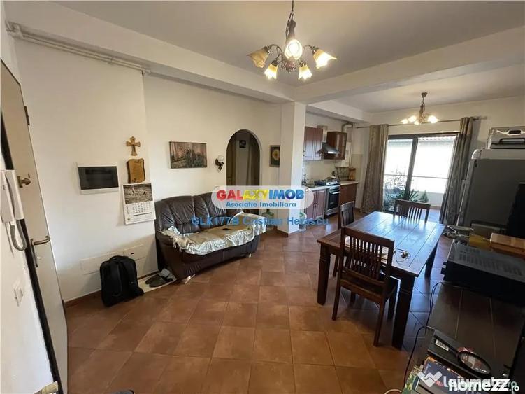 Apartament cu 3 camere semidecomandat în Central