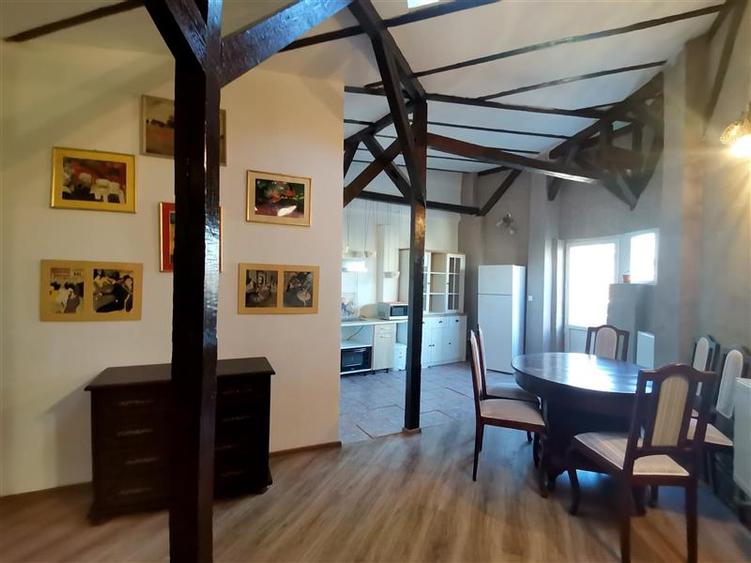 Apartament cu 3 camere decomandat, mobilat în Central