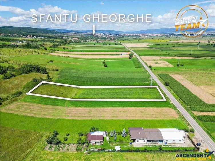 Teren de 7400 mp, în Sâncraiu