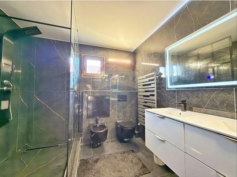 Casă cu 4 camere în Exterior Vest