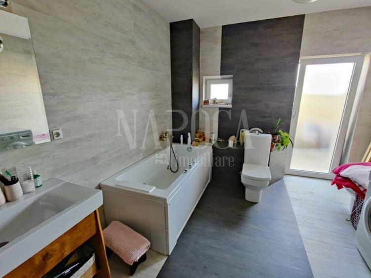Casă individuală cu 11 camere cu Canalizare în Zorilor