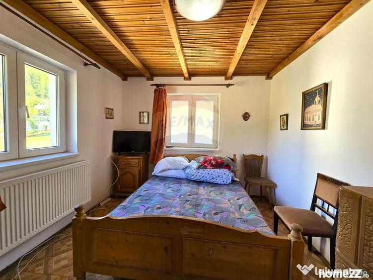 Casă cu 5 camere cu Teren 500 Mp în Moieciu
