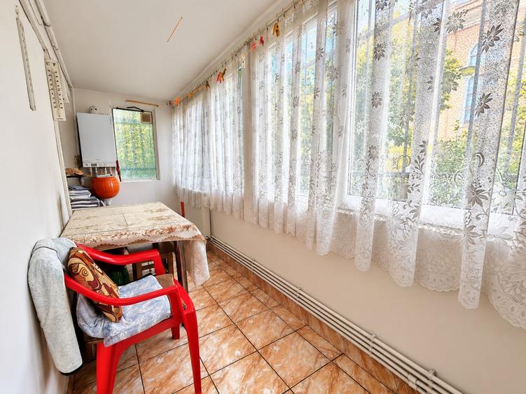 Apartament cu 3 camere decomandat, mobilat în Tomis III