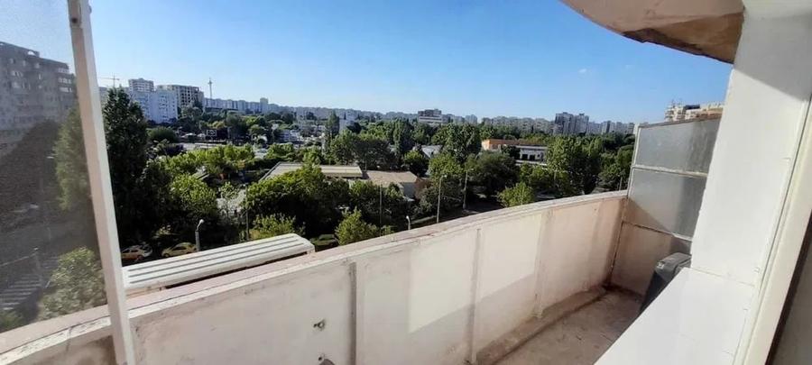 Garsonieră decomandată în Costin Georgian