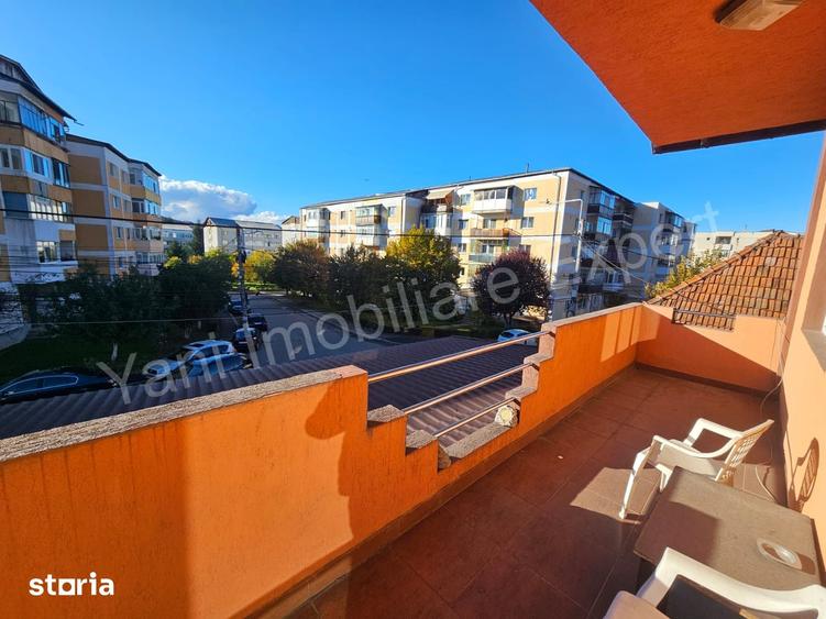 Casă cu 10 camere cu Teren 2642 Mp în Central