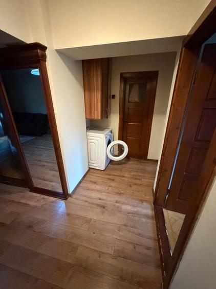 Apartament cu 4 camere decomandat în Calea București