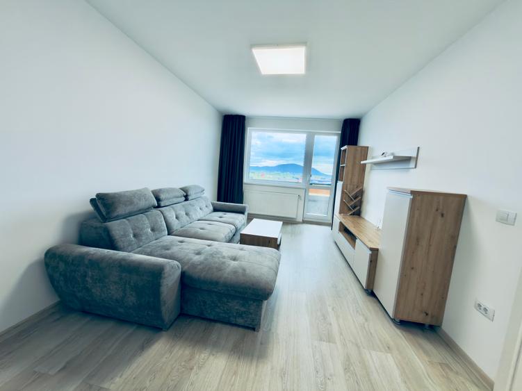 Apartament cu 2 camere decomandat în Tractorul