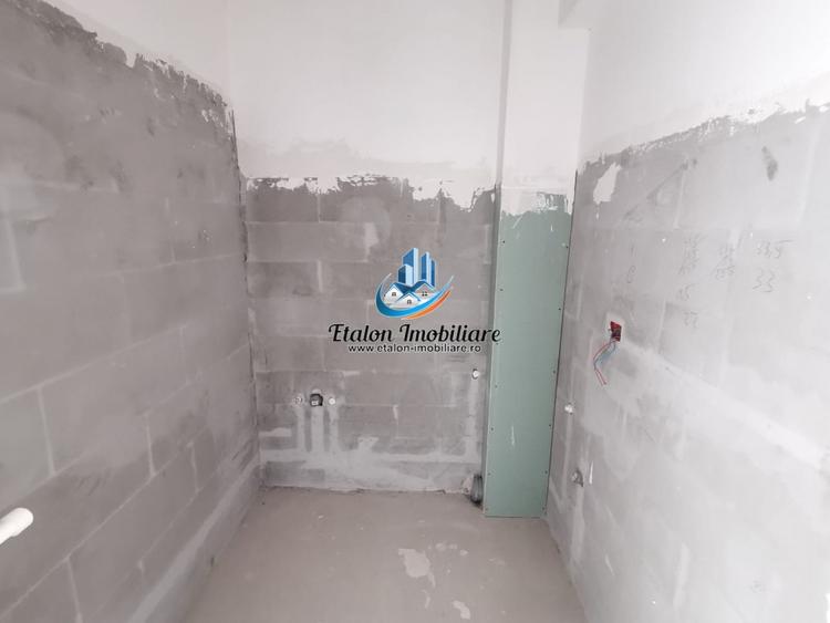 Apartament cu 3 camere semidecomandat în Dărmănești