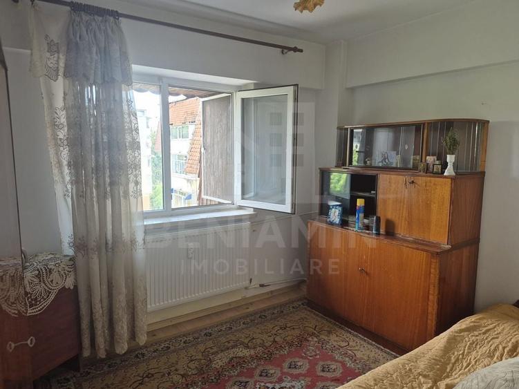 Apartament cu 3 camere decomandat în Sărari
