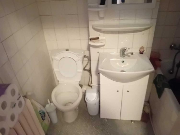 Apartament cu 3 camere semidecomandat în Dărmănești