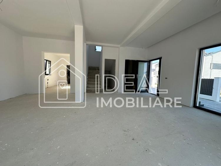 Casă individuală cu 4 camere cu Canalizare în Periferie