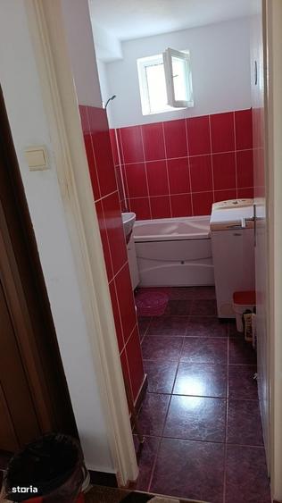 Apartament cu 3 camere decomandat în Moroasa 1