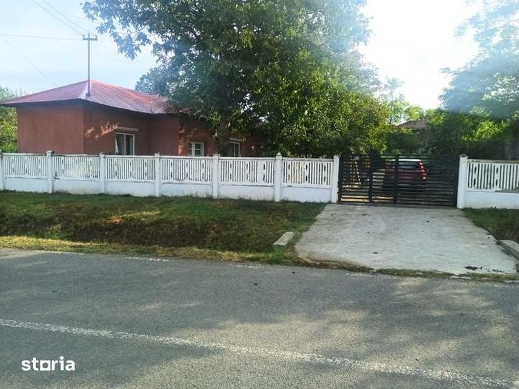 Casă cu 4 camere cu Teren 70 Mp în Călinești