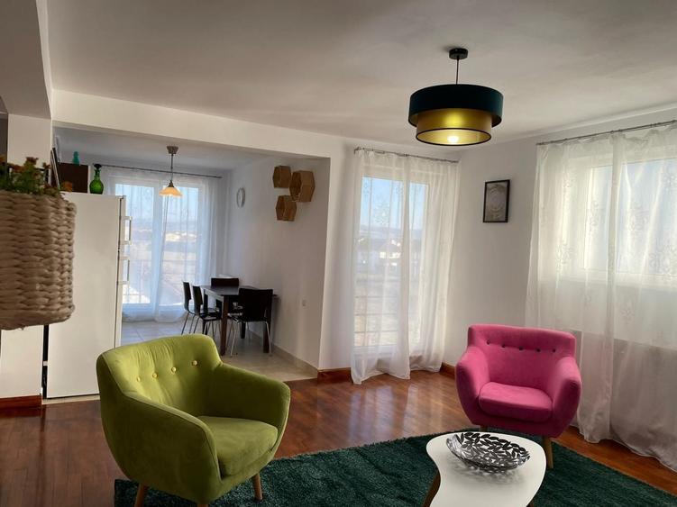 Apartament cu 3 camere decomandat, mobilat în Cetate