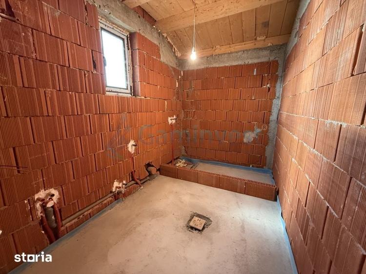 Casă cu 6 camere cu Teren 300 Mp în Sânmartin