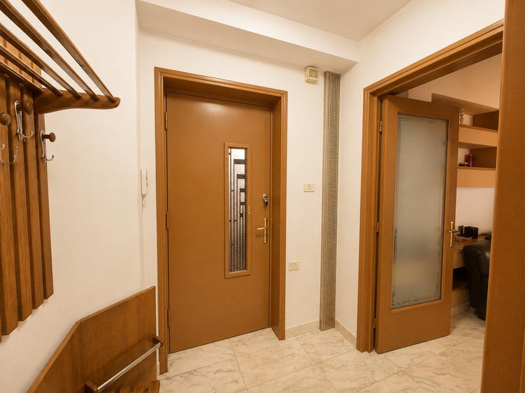 Apartament cu 3 camere decomandat în Moșilor