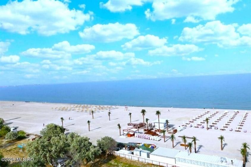 Apartament cu 2 camere semidecomandat, mobilat în Central