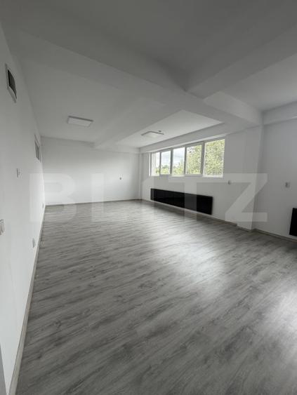 Spațiu comercial, de 329 mp, în Periferie