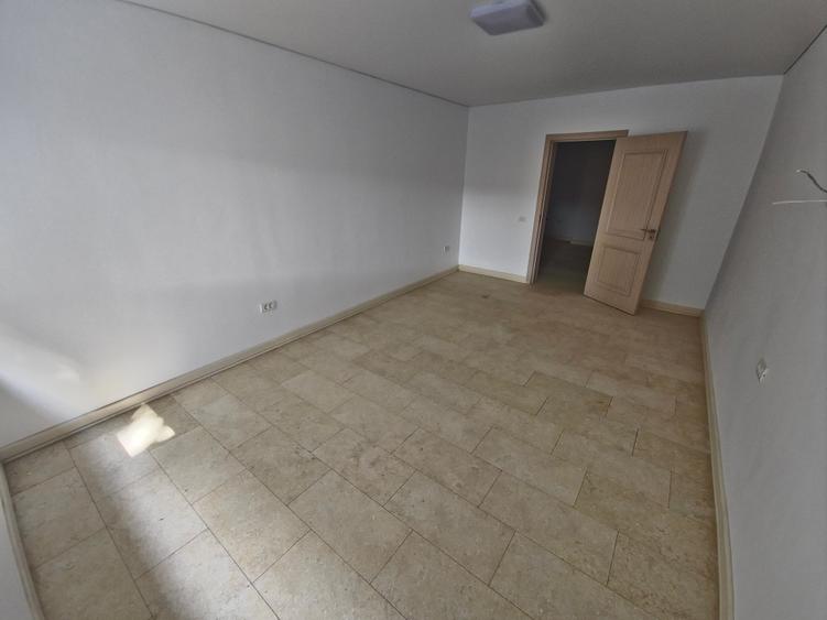 Birou, de 47 mp, în Central