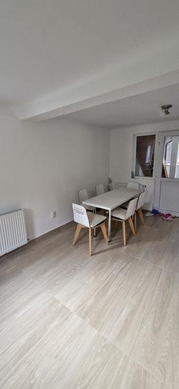 Apartament cu 4 camere decomandat în Zamora