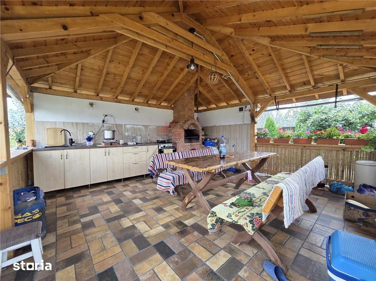 Casă cu 7 camere cu Teren 4589 Mp în Central