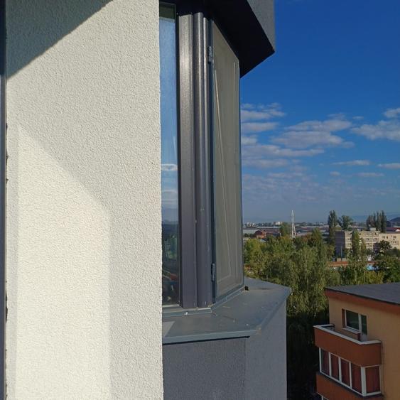 Apartament cu 4 camere semidecomandat în Hărmanului