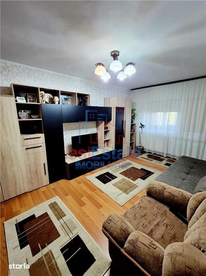 Apartament cu 3 camere decomandat în Ciurea