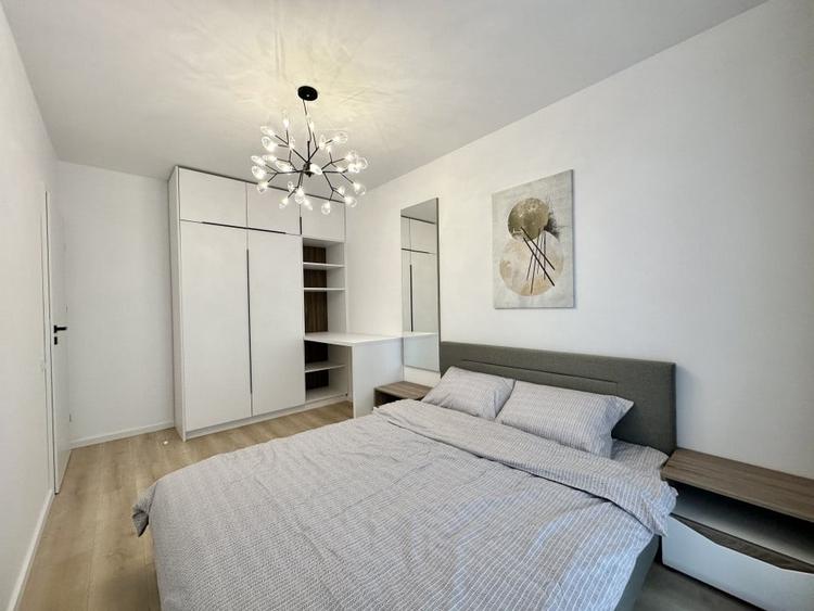 Apartament cu 3 camere semidecomandat, mobilat în Zorilor